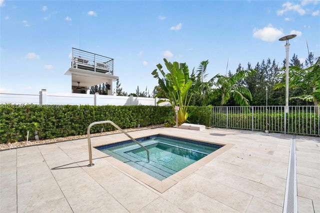 10370 NW 67th Terrace, Doral, FL 33178