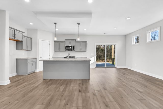 160 Leitrim Dr, Clarksville, TN 37042