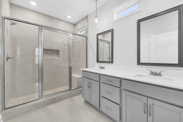 160 Leitrim Dr, Clarksville, TN 37042