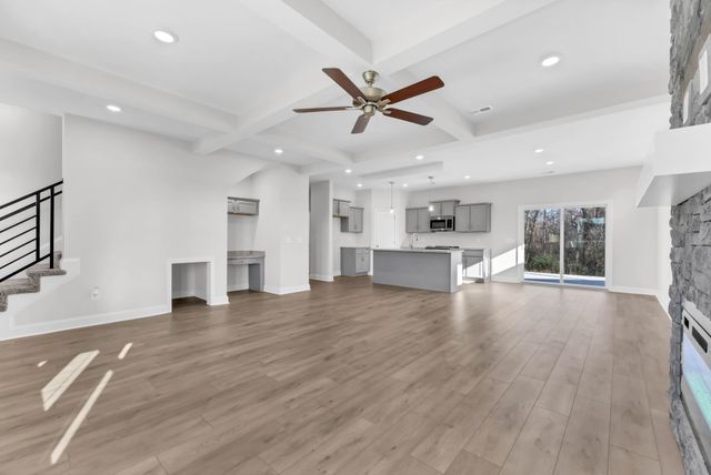 160 Leitrim Dr, Clarksville, TN 37042