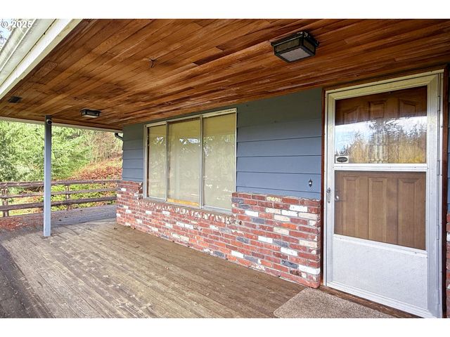 19955 Se TILLSTROM Rd, Damascus, OR 97089