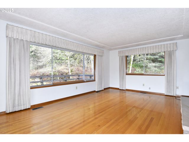 19955 Se TILLSTROM Rd, Damascus, OR 97089