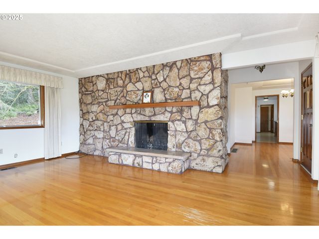 19955 Se TILLSTROM Rd, Damascus, OR 97089