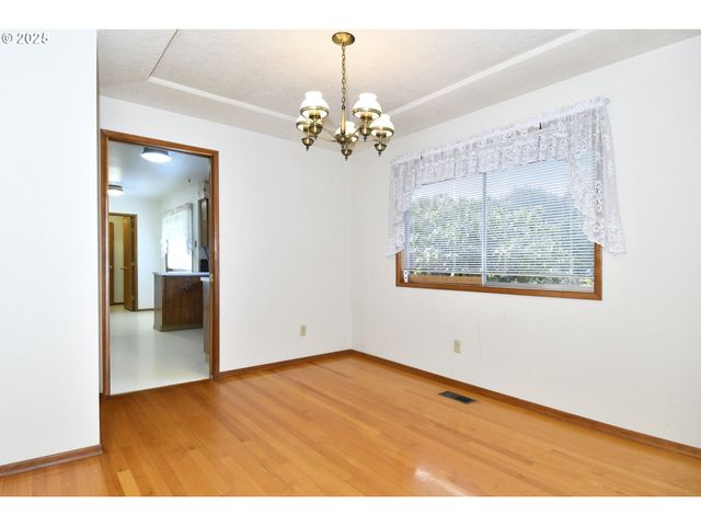 19955 Se TILLSTROM Rd, Damascus, OR 97089