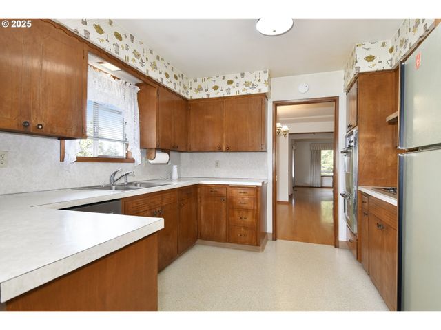 19955 Se TILLSTROM Rd, Damascus, OR 97089