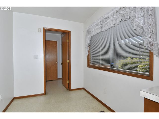 19955 Se TILLSTROM Rd, Damascus, OR 97089