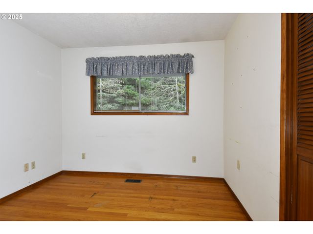 19955 Se TILLSTROM Rd, Damascus, OR 97089