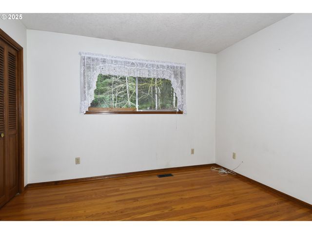 19955 Se TILLSTROM Rd, Damascus, OR 97089