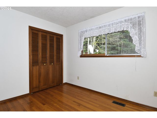 19955 Se TILLSTROM Rd, Damascus, OR 97089