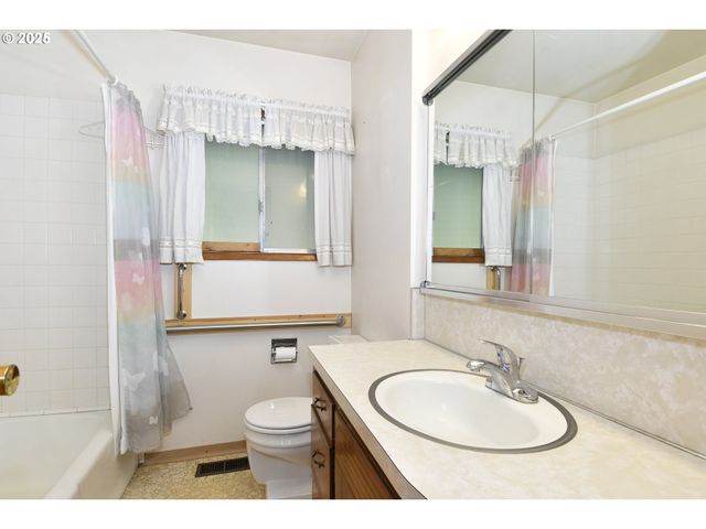 19955 Se TILLSTROM Rd, Damascus, OR 97089