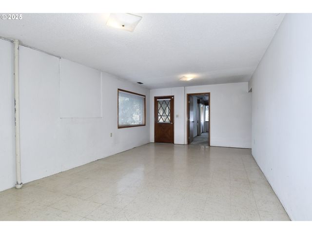 19955 Se TILLSTROM Rd, Damascus, OR 97089