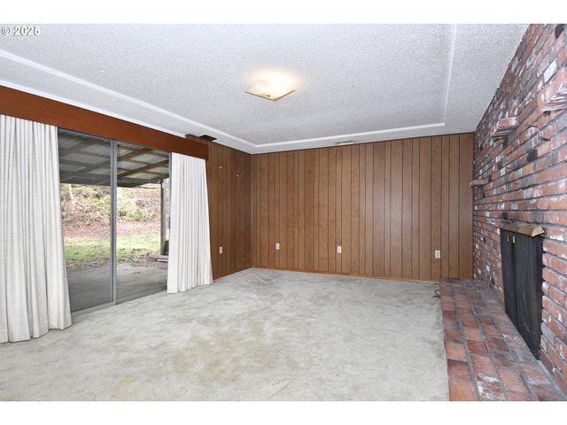 19955 Se TILLSTROM Rd, Damascus, OR 97089