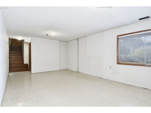 19955 Se TILLSTROM Rd, Damascus, OR 97089