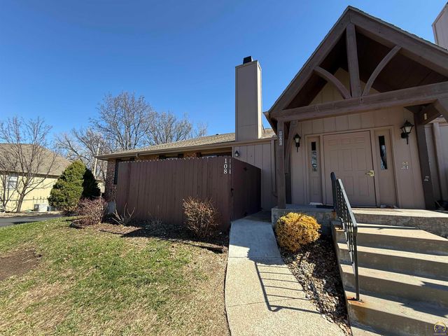 5609 SW Foxcroft Cir S Apt 108, Topeka, KS 66614