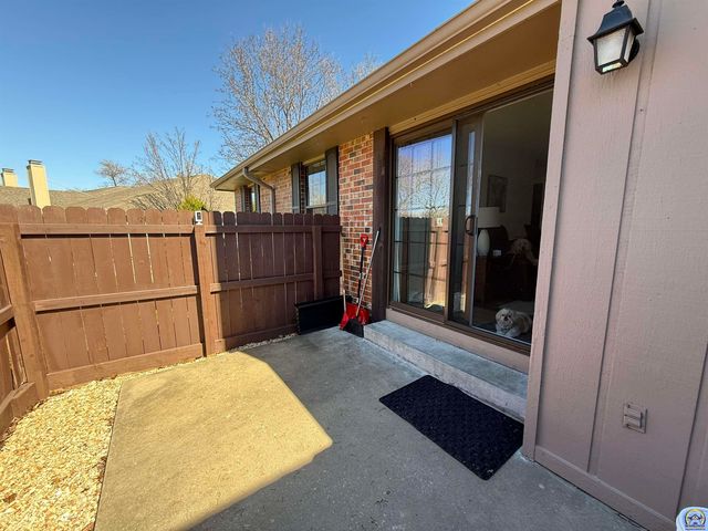 5609 SW Foxcroft Cir S Apt 108, Topeka, KS 66614