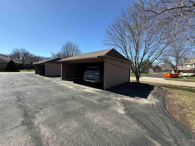 5609 SW Foxcroft Cir S Apt 108, Topeka, KS 66614