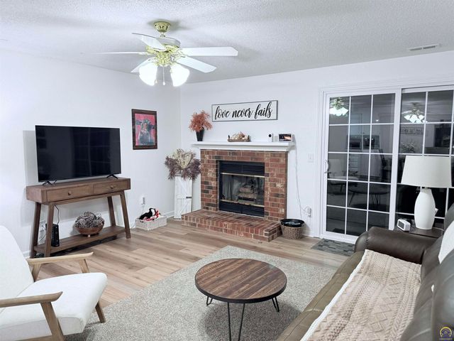 5609 SW Foxcroft Cir S Apt 108, Topeka, KS 66614