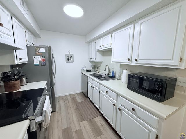 5609 SW Foxcroft Cir S Apt 108, Topeka, KS 66614