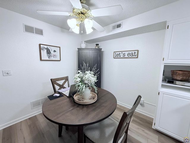 5609 SW Foxcroft Cir S Apt 108, Topeka, KS 66614