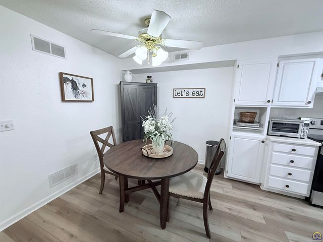 5609 SW Foxcroft Cir S Apt 108, Topeka, KS 66614