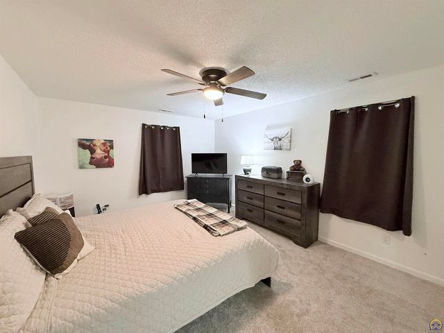 5609 SW Foxcroft Cir S Apt 108, Topeka, KS 66614