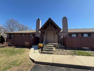 5609 SW Foxcroft Cir S Apt 108, Topeka, KS 66614