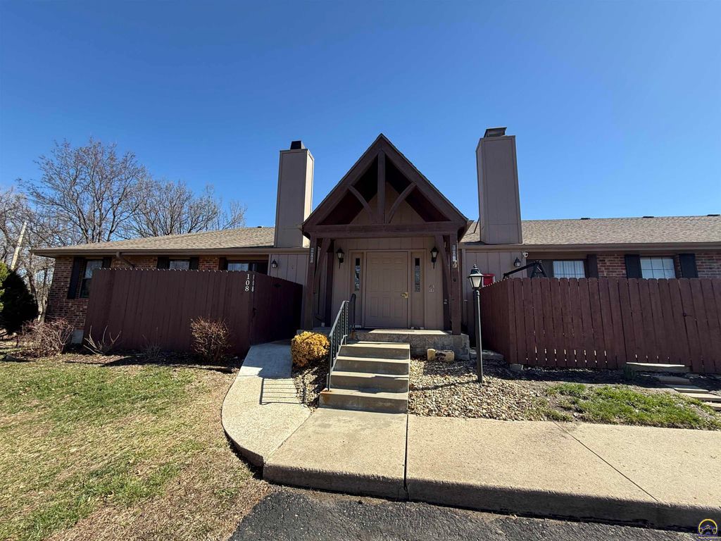 5609 SW Foxcroft Cir S Apt 108, Topeka, KS 66614