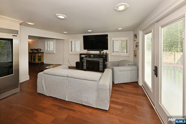 12 Morningside Avenue, Cresskill, NJ 07626