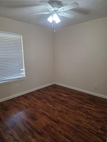 8523 Elmhaven Road, La Porte, TX 77571