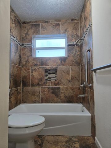 8523 Elmhaven Road, La Porte, TX 77571