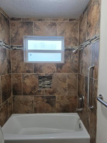 8523 Elmhaven Road, La Porte, TX 77571