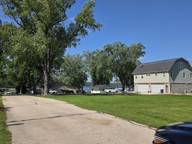 4117 Lake AVENUE, Delavan, WI 53115