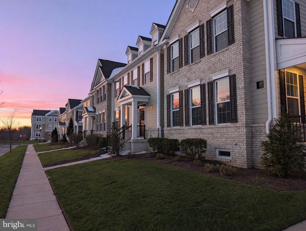 7 MAGPIE LN, Princeton, NJ 08540
