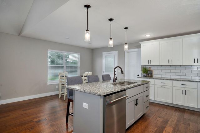 917 West Charlotte Street, Republic, MO 65738