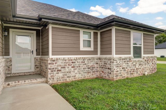 917 West Charlotte Street, Republic, MO 65738