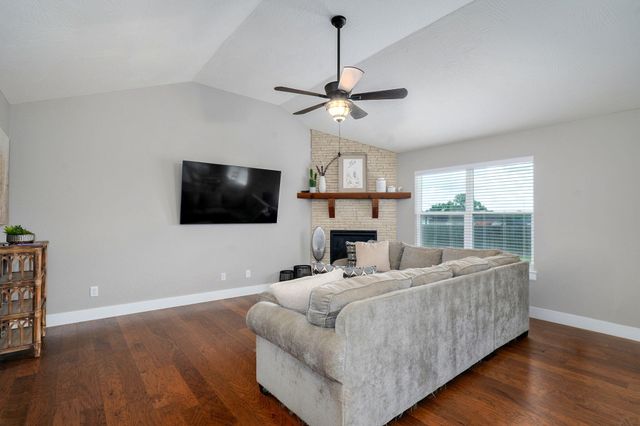 917 West Charlotte Street, Republic, MO 65738