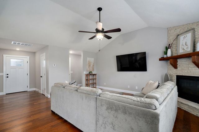 917 West Charlotte Street, Republic, MO 65738
