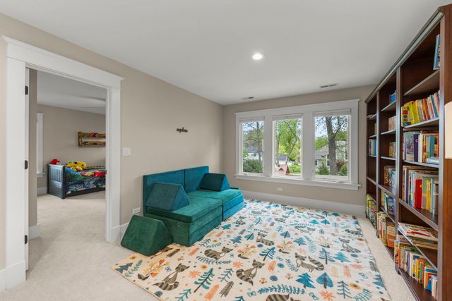 451 Lowell Avenue, Glen Ellyn, IL 60137