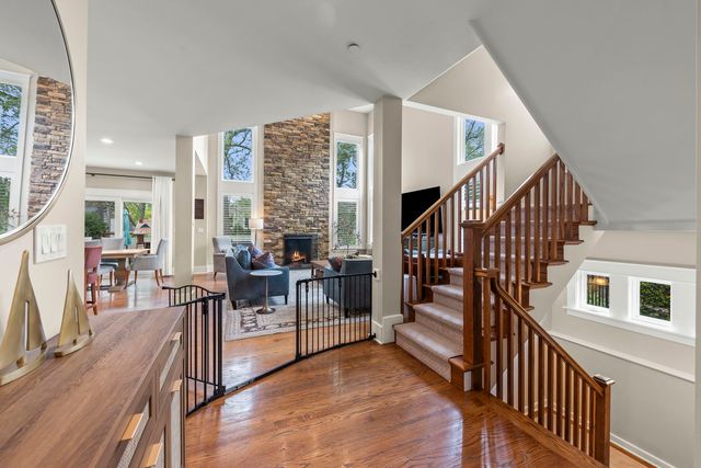 451 Lowell Avenue, Glen Ellyn, IL 60137