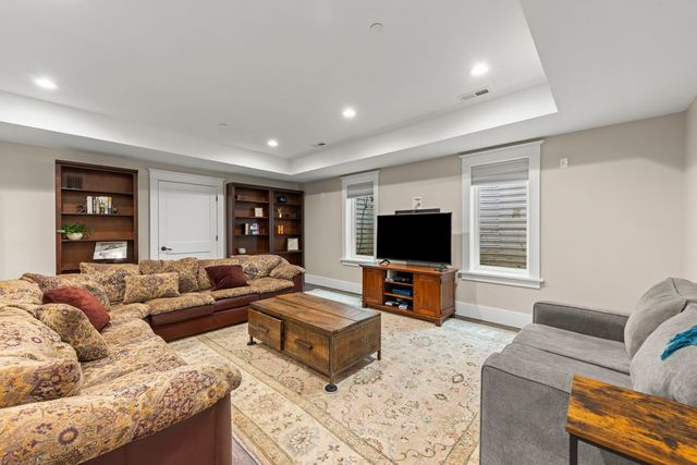451 Lowell Avenue, Glen Ellyn, IL 60137