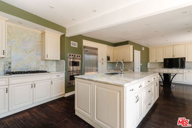 9430 Readcrest Drive, Beverly Hills, CA 90210