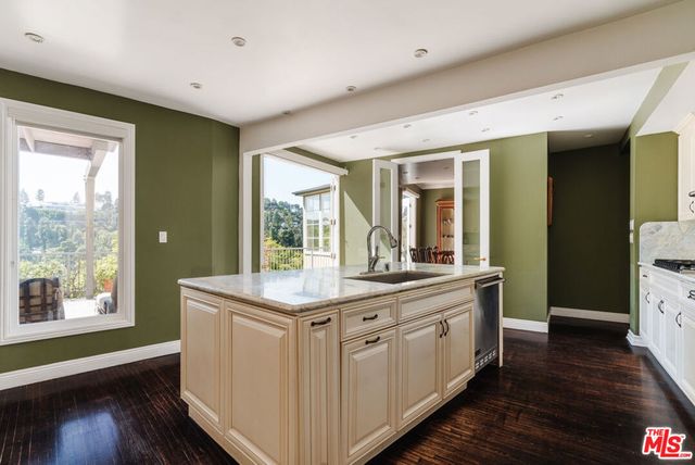 9430 Readcrest Drive, Beverly Hills, CA 90210