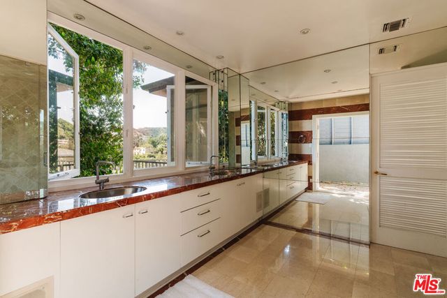 9430 Readcrest Drive, Beverly Hills, CA 90210