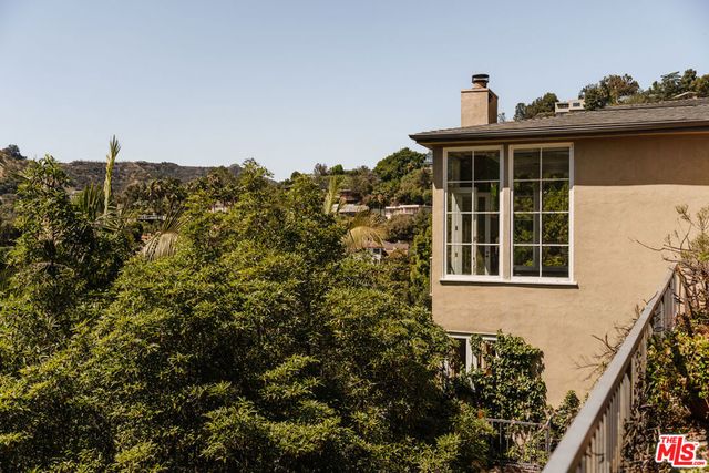 9430 Readcrest Drive, Beverly Hills, CA 90210