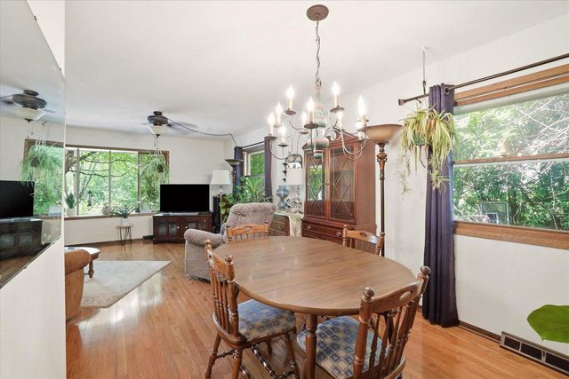 S85W30520 Stoneridge DRIVE, Mukwonago, WI 53149