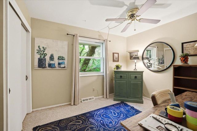 S85W30520 Stoneridge DRIVE, Mukwonago, WI 53149