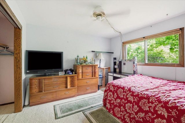 S85W30520 Stoneridge DRIVE, Mukwonago, WI 53149