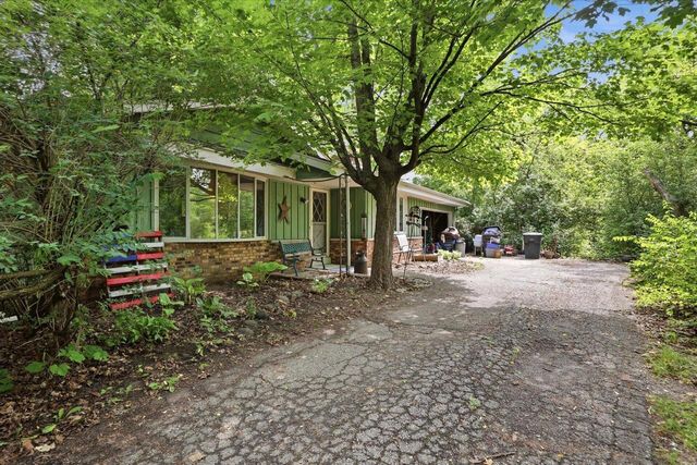 S85W30520 Stoneridge DRIVE, Mukwonago, WI 53149
