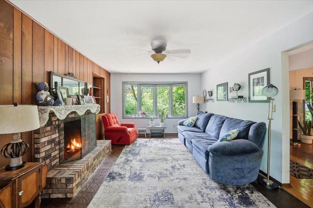 S85W30520 Stoneridge DRIVE, Mukwonago, WI 53149