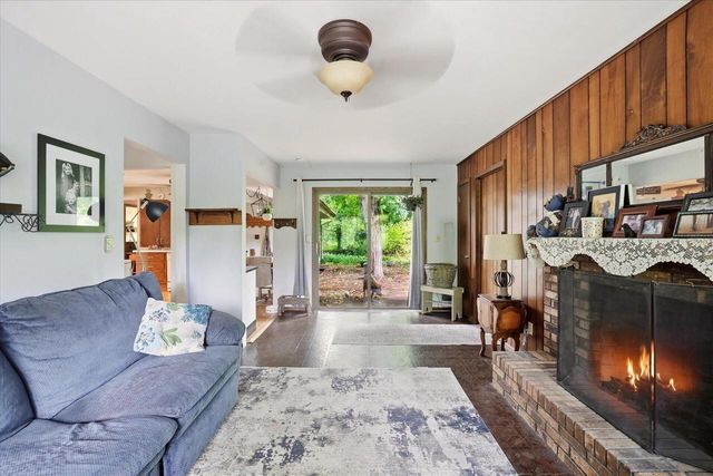 S85W30520 Stoneridge DRIVE, Mukwonago, WI 53149